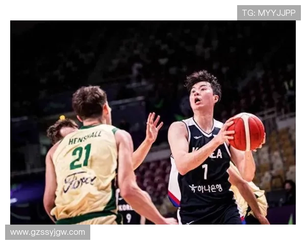 中国男篮大胜日本晋级亚洲杯四强 李楠赛后称团队表现超预期