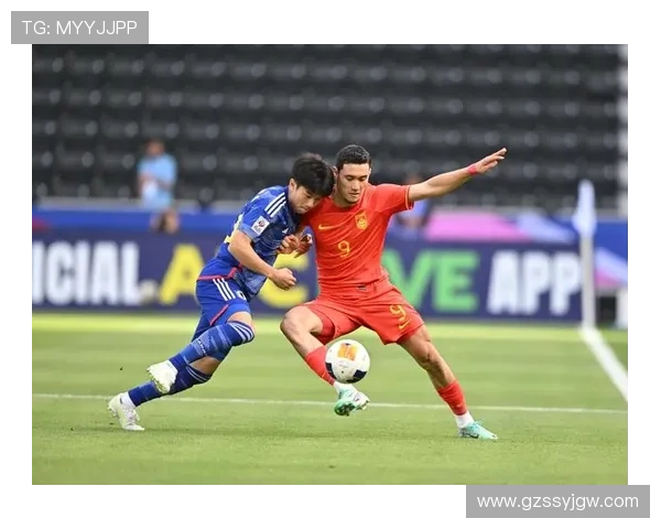 中国足球队迎战日本队亚洲杯小组赛全力争胜力拼出线希望