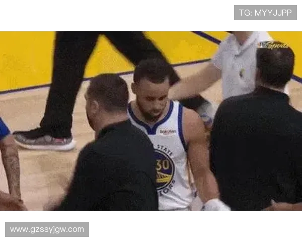 最新NBA动态:詹姆斯领衔湖人逆袭勇士 唐斯复出表现抢眼球队争夺白热化 最新NBA动态:詹姆斯领衔湖人逆袭勇士 唐斯复出表现抢眼球队争夺白热化